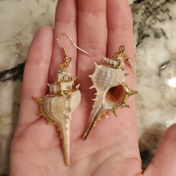 5star rated Handmade Conch seashells gold earrings - Picture 2 of 5